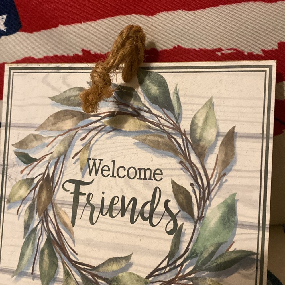 💫 Welcome Friends Decor Sign - Picture 2 of 5